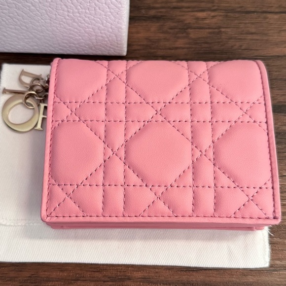 NEW DIOR Lady Dior Cannage Lambskin Leather Medium Compact Wallet in Pink - Picture 5 of 9